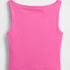 Eng gestricktes Jersey-Oberteil mit U-Boot-Ausschnitt