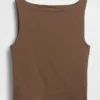 Eng gestricktes Jersey-Oberteil mit U-Boot-Ausschnitt