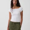 Engmaschiges Jersey-T-Shirt im Off-Shoulder-Crop-Stil