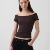 Engmaschiges Jersey-T-Shirt im Off-Shoulder-Crop-Stil