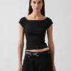 Engmaschiges Jersey-T-Shirt im Off-Shoulder-Crop-Stil