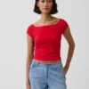 Engmaschiges Jersey-T-Shirt im Off-Shoulder-Crop-Stil