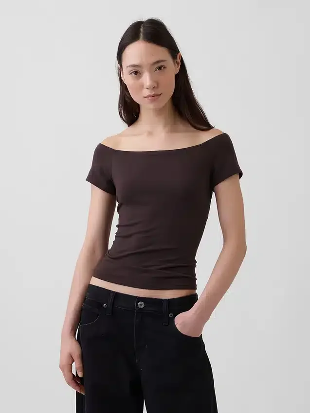 Engmaschiges Jersey-T-Shirt im Off-Shoulder-Crop-Stil