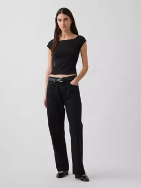 Engmaschiges Jersey-T-Shirt im Off-Shoulder-Crop-Stil