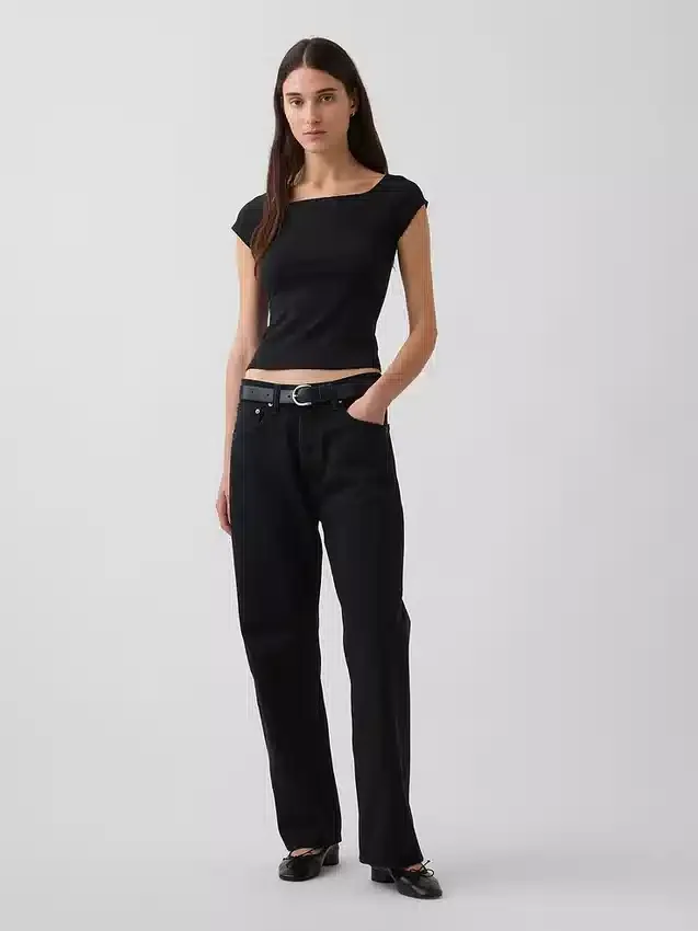 Engmaschiges Jersey-T-Shirt im Off-Shoulder-Crop-Stil
