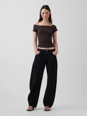 Engmaschiges Jersey-T-Shirt im Off-Shoulder-Crop-Stil