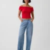 Engmaschiges Jersey-T-Shirt im Off-Shoulder-Crop-Stil