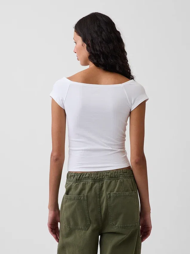 Engmaschiges Jersey-T-Shirt im Off-Shoulder-Crop-Stil