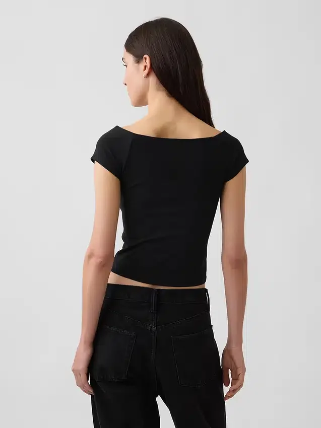 Engmaschiges Jersey-T-Shirt im Off-Shoulder-Crop-Stil