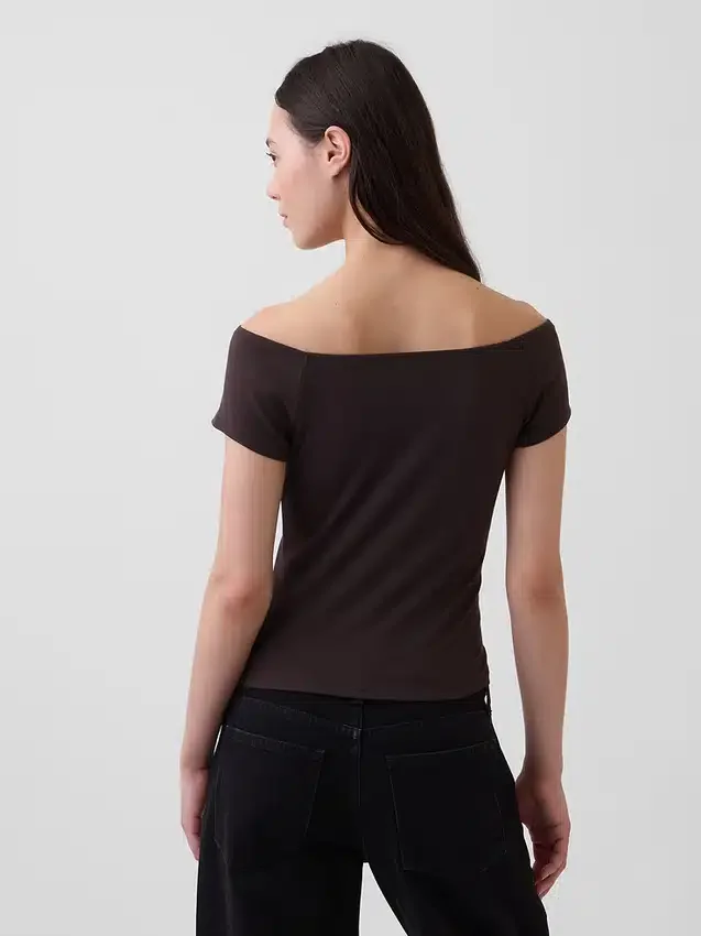 Engmaschiges Jersey-T-Shirt im Off-Shoulder-Crop-Stil