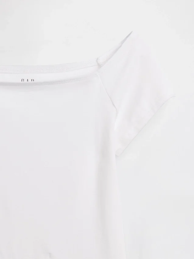 Engmaschiges Jersey-T-Shirt im Off-Shoulder-Crop-Stil