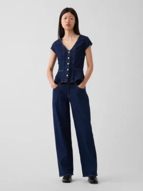 Figurbetontes Denim-Oberteil mit Flügelärmeln und Schößchen