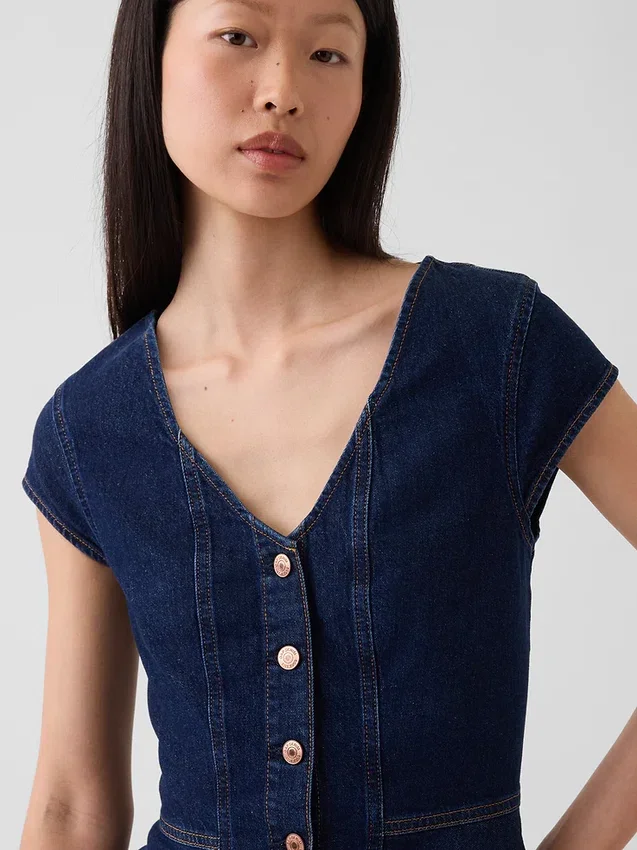 Figurbetontes Denim-Oberteil mit Flügelärmeln und Schößchen