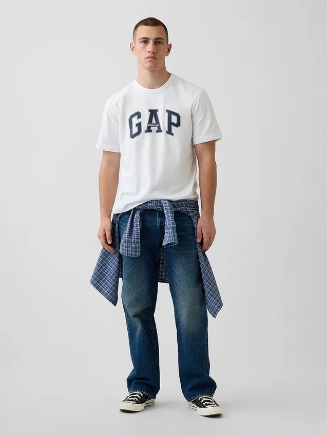 Gap-Arch Logo-T-Shirt