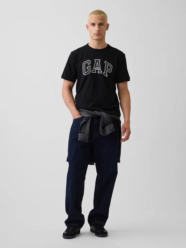 Gap-Arch Logo-T-Shirt