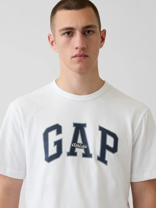 Gap-Arch Logo-T-Shirt