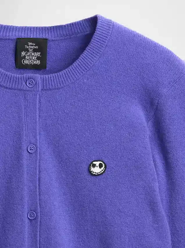 GAP × Disney „Tim Burtons The Nightmare Before Christmas“ CashSoft-Strickjacke mit Totenkopfmotiv
