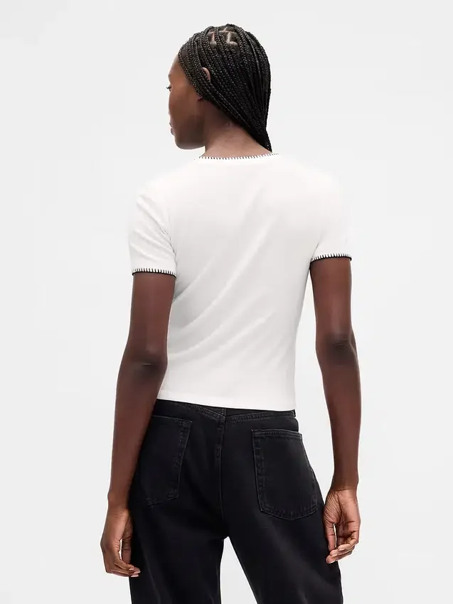 GAP × Disney: Tim Burtons „The Nightmare Before Christmas“ – Modernes, schmal geschnittenes T-Shirt