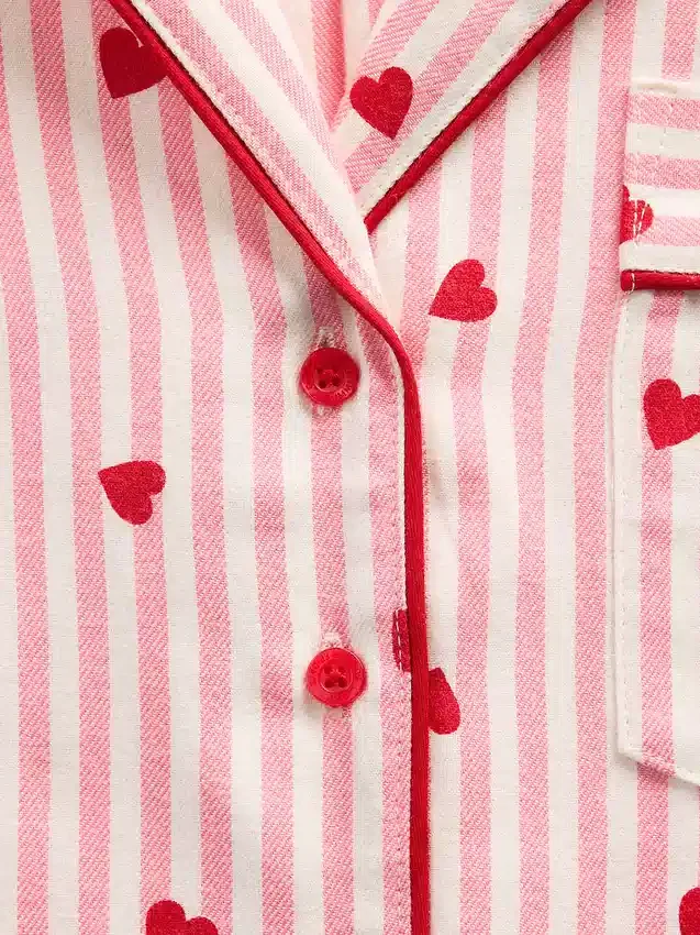 Gap × Summer Fridays Pyjamahemd aus Flanell mit Herzmuster in lockerer Passform