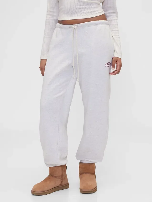 Gap × Summer Fridays Schwere Jogginghose mit Logo in lockerer Passform