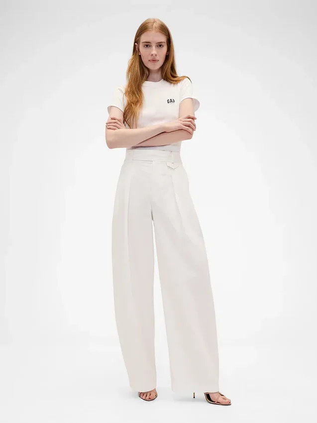 GAP × Victoria Beckham Hoch taillierte Plissee-Hose mit Bogen