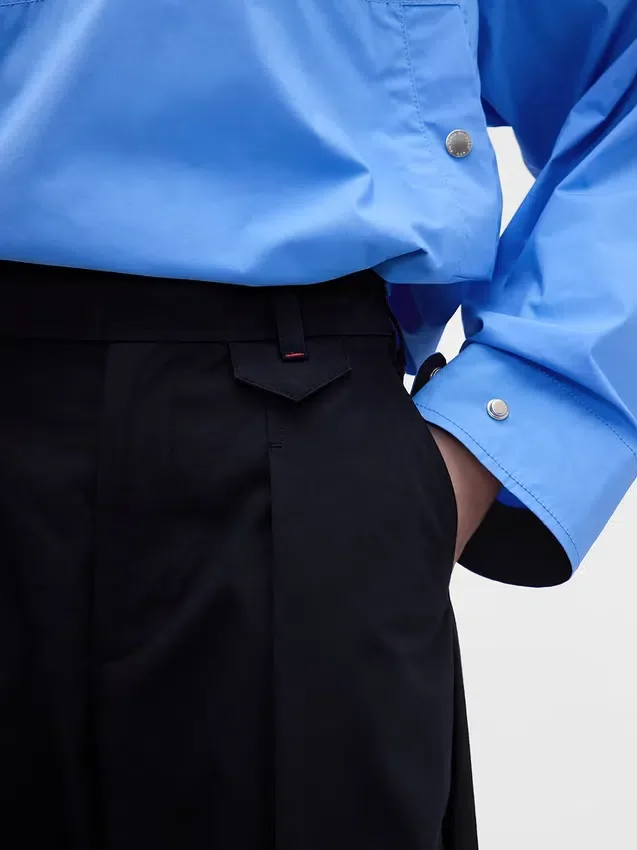 GAP × Victoria Beckham Hoch taillierte Plissee-Hose mit Bogen