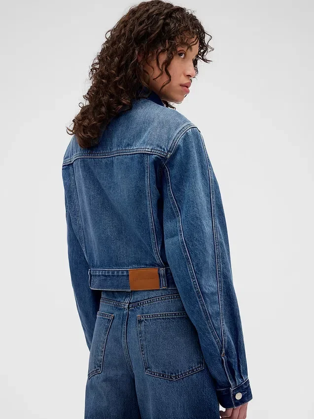 GAP × Victoria Beckham Lässige, kurz geschnittene Jeansjacke
