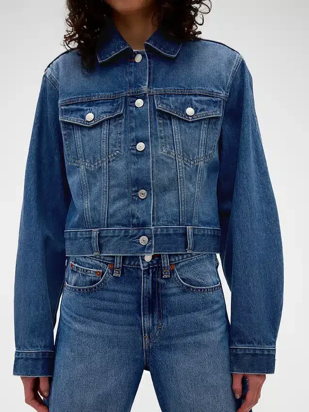 GAP × Victoria Beckham Lässige, kurz geschnittene Jeansjacke