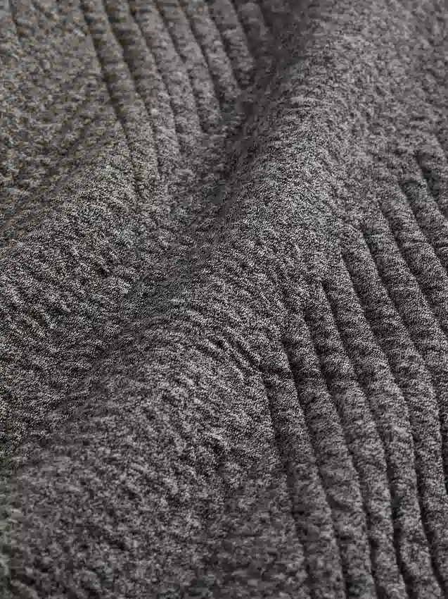 GapFit gesteppter Jacquard-Strickpullover mit Trichterkragen