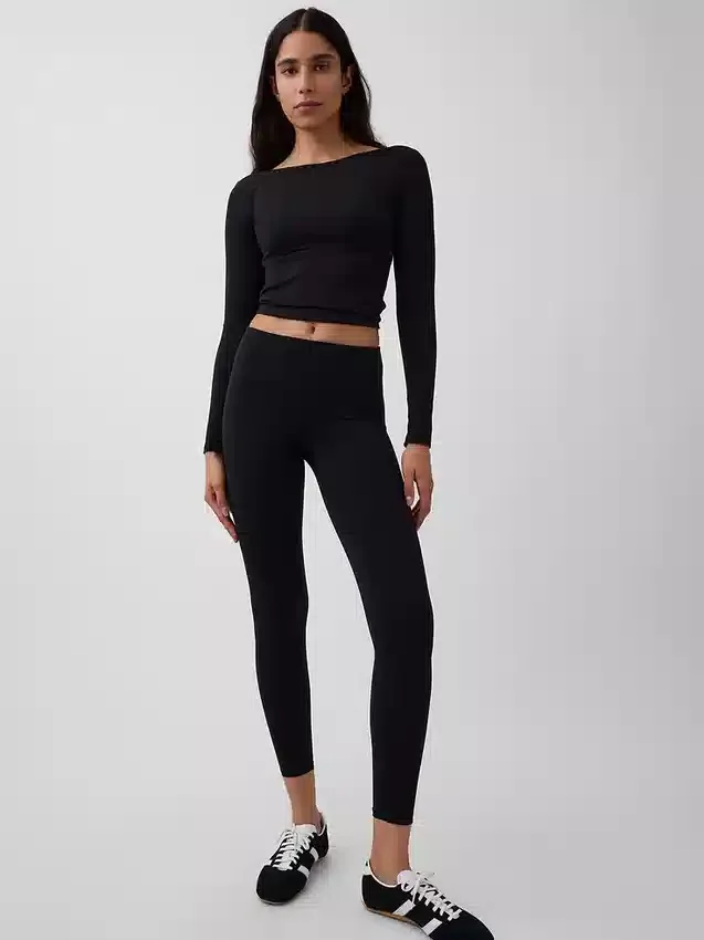 GapFit Smooth T-Shirt mit U-Boot-Ausschnitt