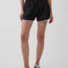 GapFit Tech Laufshorts mit hoher Leibhöhe