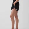 GapFit Tech Laufshorts mit hoher Leibhöhe