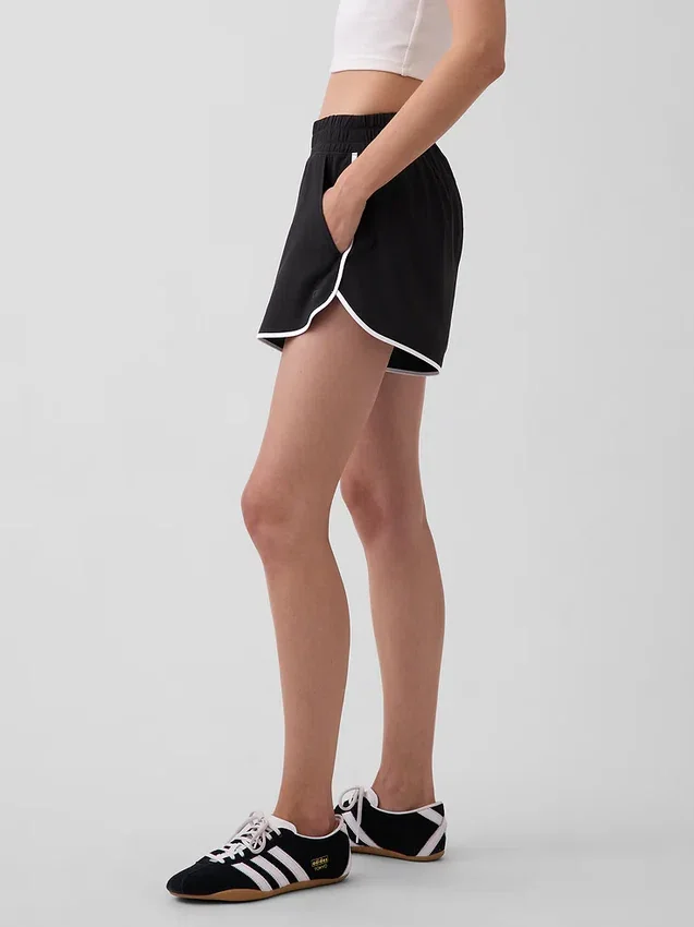 GapFit Tech Laufshorts mit hoher Leibhöhe