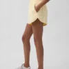 GapFit Tech Laufshorts mit hoher Leibhöhe
