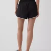 GapFit Tech Laufshorts mit hoher Leibhöhe