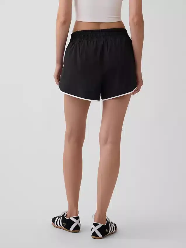 GapFit Tech Laufshorts mit hoher Leibhöhe