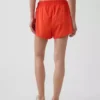 GapFit Tech Laufshorts mit hoher Leibhöhe