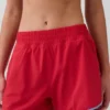 GapFit Tech Laufshorts mit hoher Leibhöhe