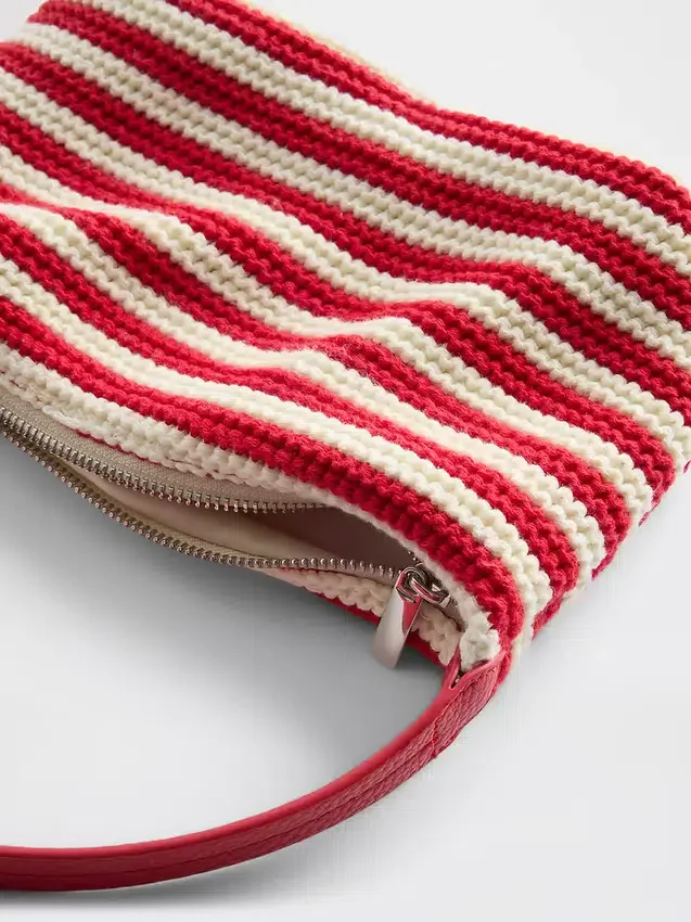 Gehäkelte Mini-Tasche mit Streifenmuster