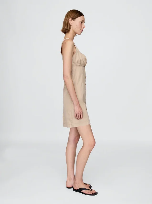 Gerafftes Kleid mit Knopfleiste