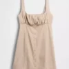 Gerafftes Kleid mit Knopfleiste