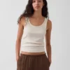 Geripptes Tanktop mit U-Ausschnitt
