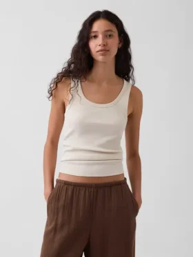 Geripptes Tanktop mit U-Ausschnitt
