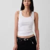 Geripptes Tanktop mit U-Ausschnitt