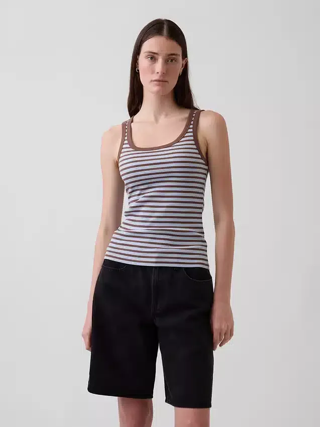 Geripptes Tanktop mit U-Ausschnitt