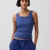 Geripptes Tanktop mit U-Ausschnitt