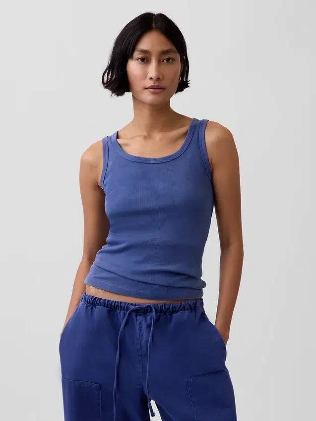 Geripptes Tanktop mit U-Ausschnitt