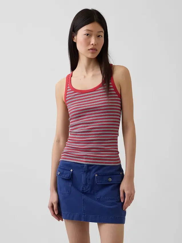 Geripptes Tanktop mit U-Ausschnitt
