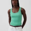 Geripptes Tanktop mit U-Ausschnitt
