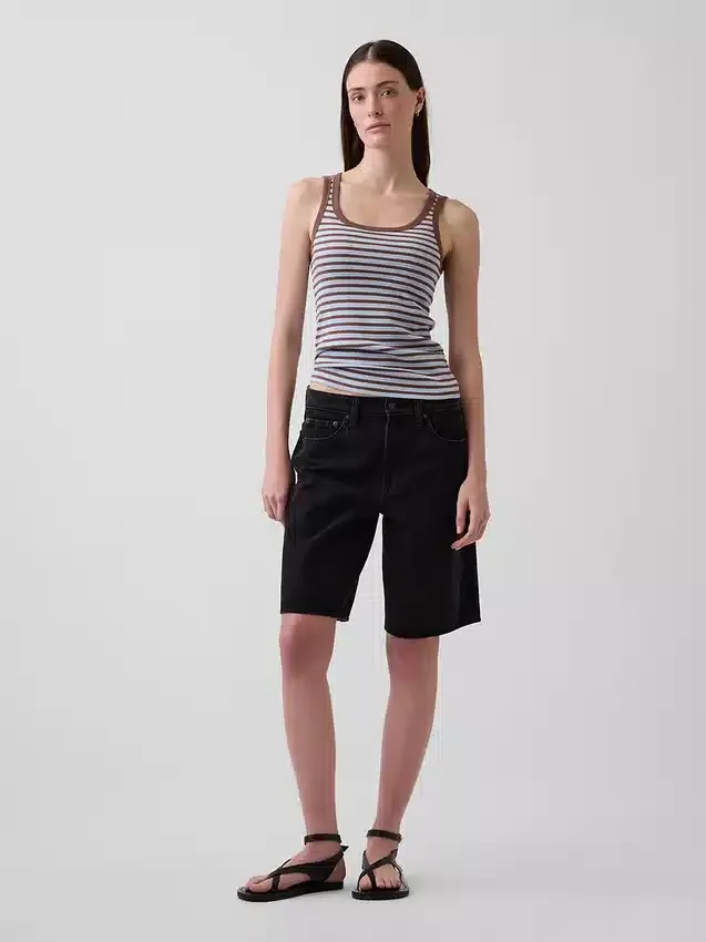 Geripptes Tanktop mit U-Ausschnitt